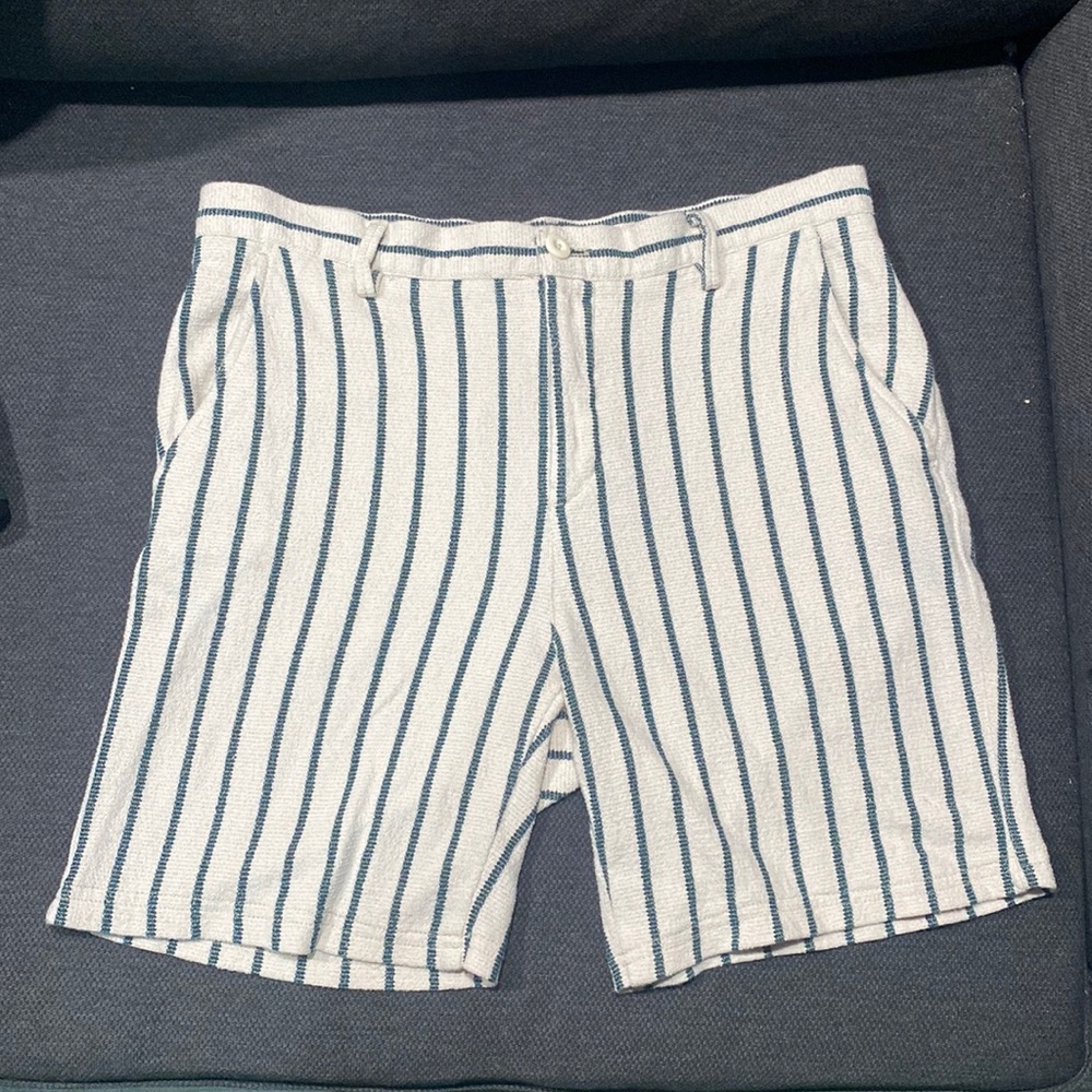 Zara linen men’s shorts size 32 off white colour with forest green stripes